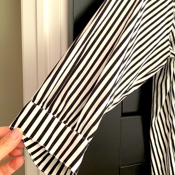 Tahari Black & White Striped Button Down Blouse. 3/4 Sleeves. High/Low. Size L - Picture 4 of 11